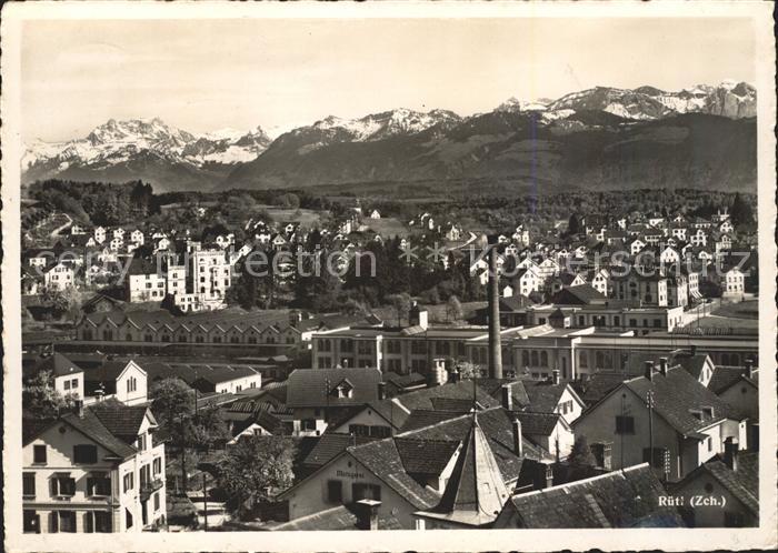 Rueti ZH Blick ueber die Stadt mit Alpenpanorama