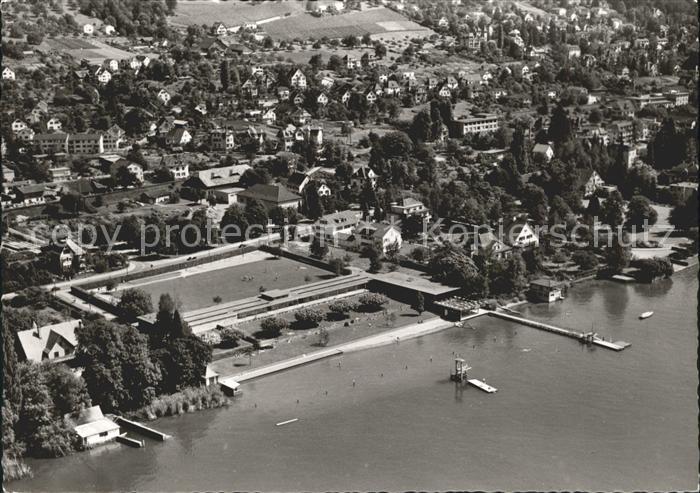 Kuesnacht Fliegeraufnahme mit Seeufer