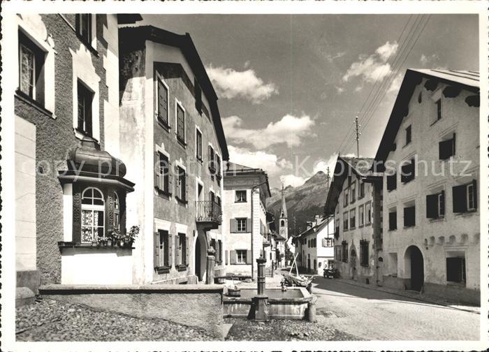 S-chanf Dorfstrasse mit Brunnen