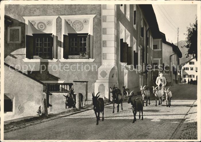 S-chanf Dorfstrasse mit Ziegen