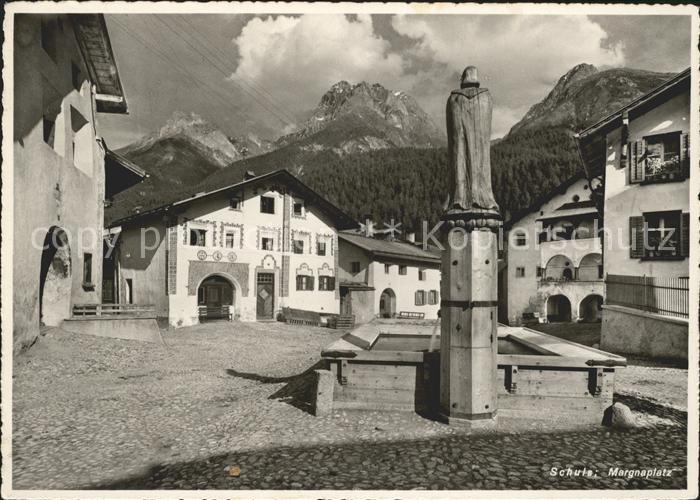 Schuls GR Margnaplatz mit Brunnen