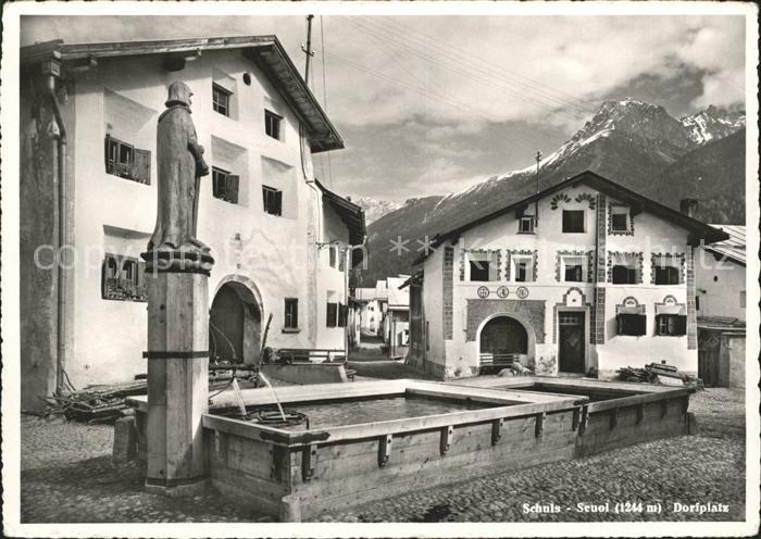 Schuls GR Dorfplatz Brunnen