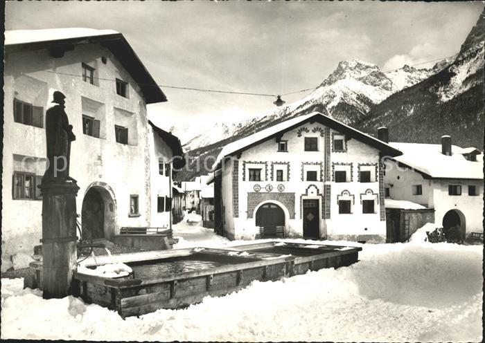 Scuol Dorfpartie mit Margnabrunnen
