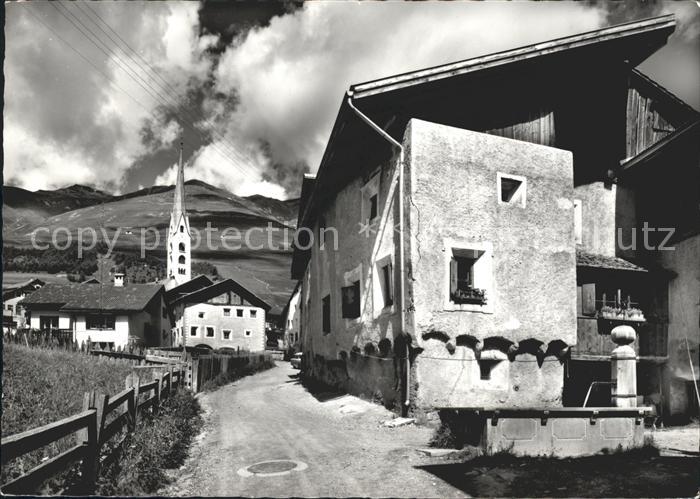 Zuoz GR Dorfpartie Brunnen