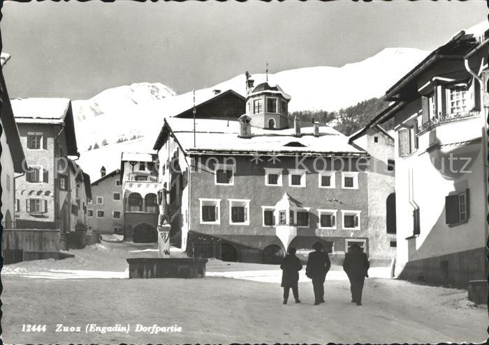 Zuoz GR Dorfpartie Brunnen