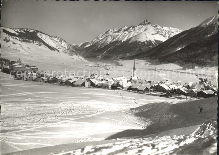 Zuoz GR mit Piz d Esan