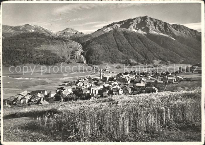 Zuoz GR mit Piz Mezaun