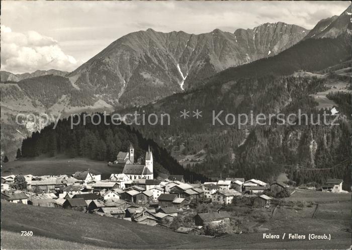 Falera Ortsansicht mit Kirche Alpenpanorama
