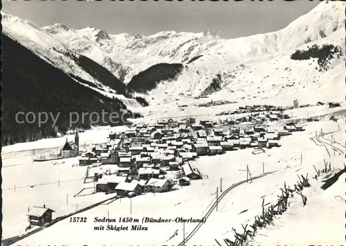 Sedrun Gesamtansicht mit Alpenpanorama Skigebiet Milez Eisenbahn
