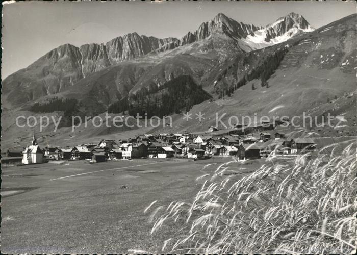 Sedrun Gesamtansicht mit Piz Ner im Sommer Glarner Alpen