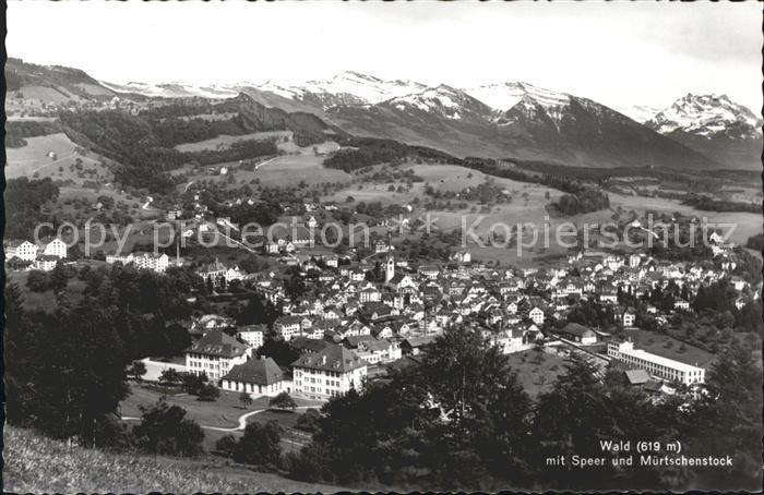 Wald ZH mit Speer und Muertschenstock