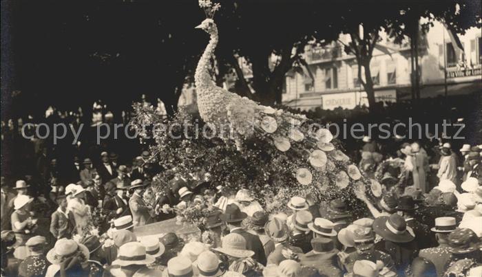 Montreux VD Pfau auf Wagen geschmueckt