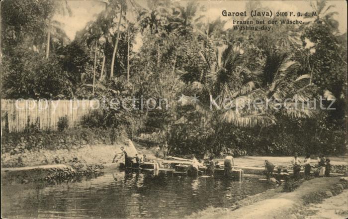 Garoet Washing Day Frauen bei der Wäsche