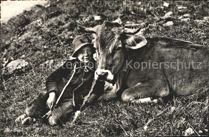 Kuehe Kind Alp-Idyll