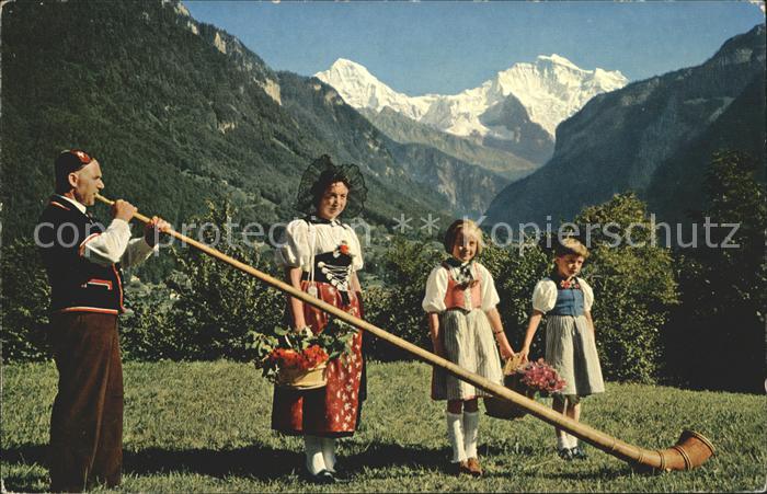 Alphorn Alphornblaeser Trachten Moench Jungfrau