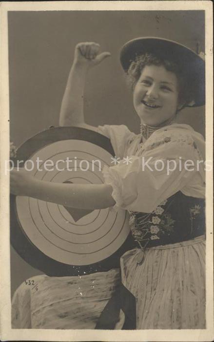 Schuetzensport Zielscheiben Frau Tracht