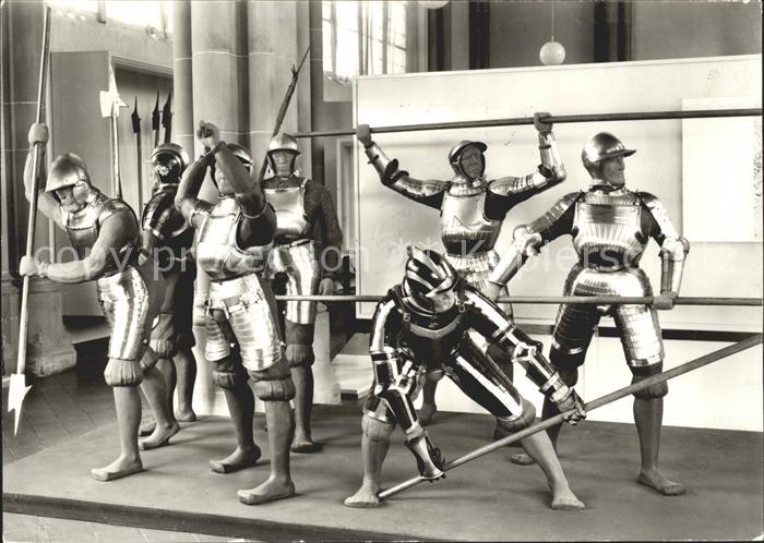 Rittertum Mittelalter Kriegergruppe Halbarte Langspiess Lande