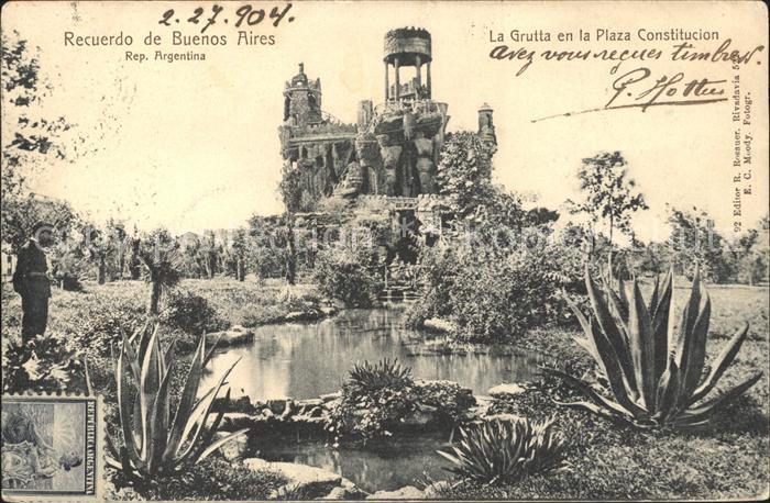 Buenos Aires Grutta en la Plaza Constitucion