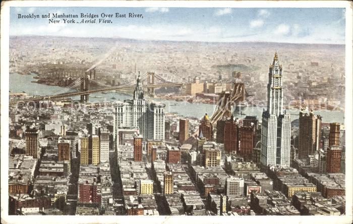 New York City Fliegeraufnahme Brooklyn and Manhattan Bridges East River