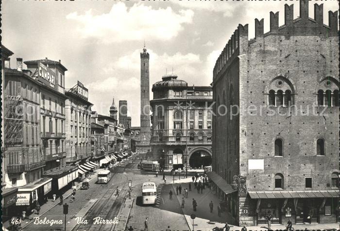 Bologna Via Rizzoli Strassenbahn Busse