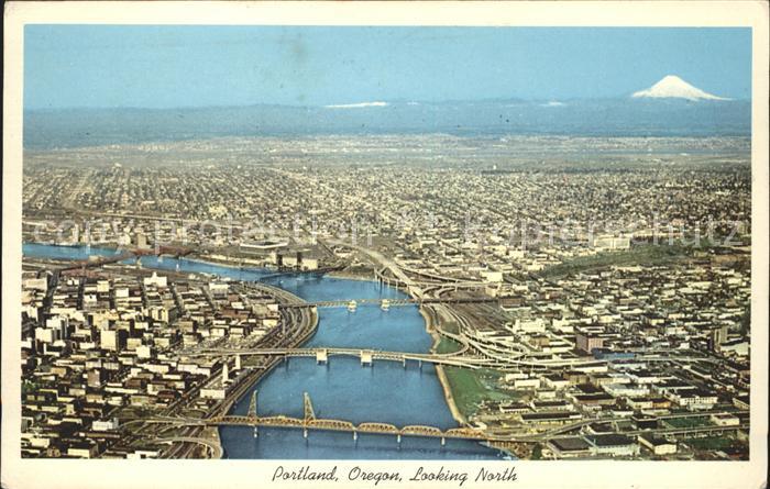 Portland Oregon Fliegeraufnahme Bridges and Mount St. Helens