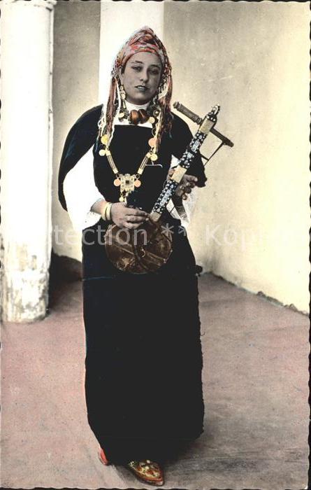 Musikinstrument Marokko Souss belle musicienne