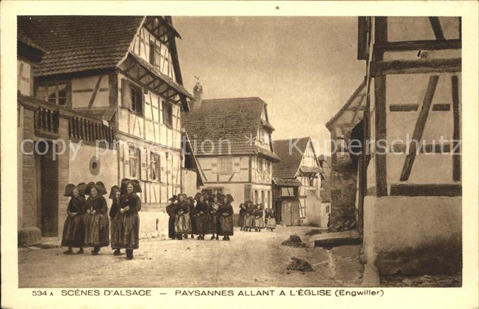 Engwiller Paysannes allant a l'Eglise Scenes d Alsace Kirchgang