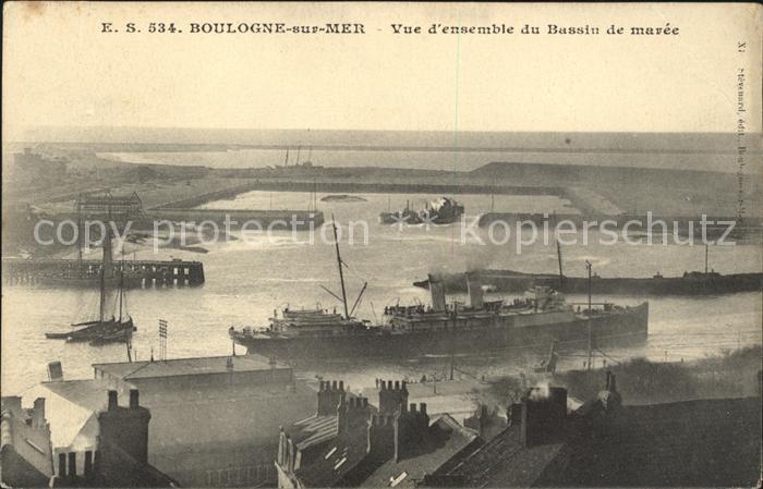 Boulogne-sur-Mer Vue d ensemble du Bassin du maree Bateau