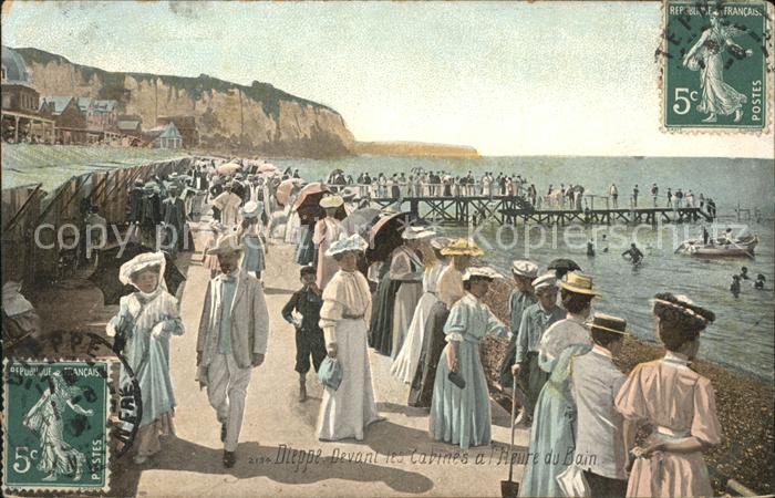 Dieppe 76 Devant les Cabines a l_Heure du Bain Pl