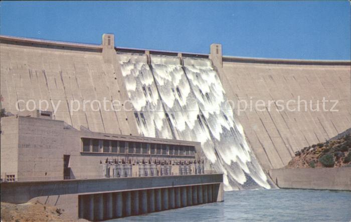 Staudamm Pumpspeicherkraftwerk Spillway Power House Shasta Dam Califor