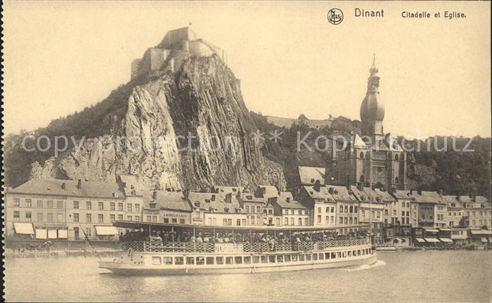 Dinant Wallonie Citadelle et Eglise Bateau