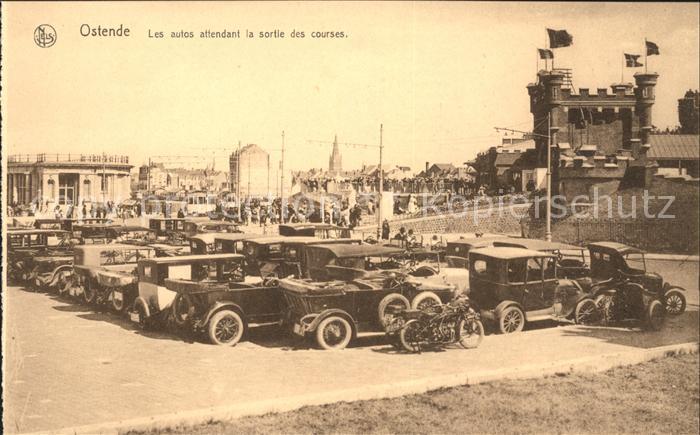 Ostende Oostende Les autos attendant la sortie des courses