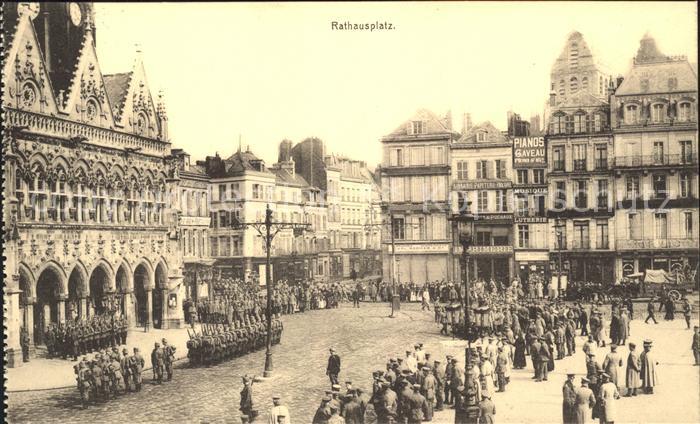 Saint-Quentin 02 Aisne Rathausplatz Militär Aufmarsch