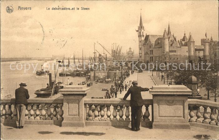 Anvers Antwerpen Le debarcadere et Chateau Steen Bateaux