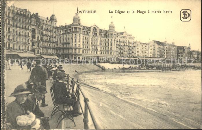 Ostende Oostende Digue et la Plage a maree haute