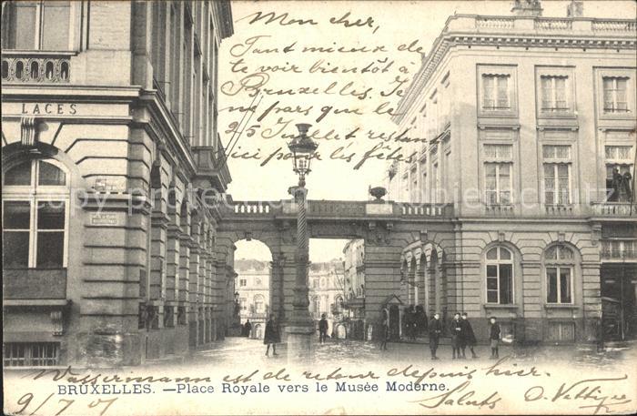 Bruxelles Bruessel Place Royale vers le Musee Moderne