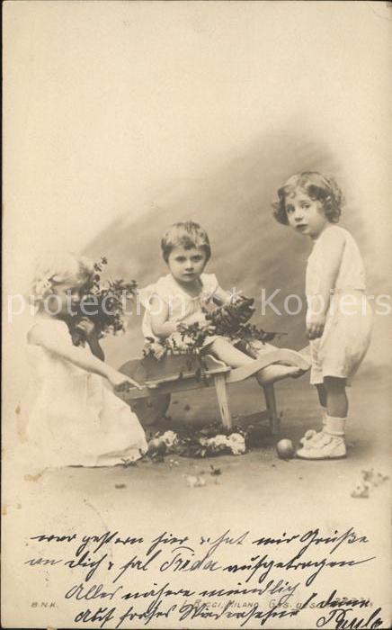 Kinder Child Enfants Schubkarre Blumen