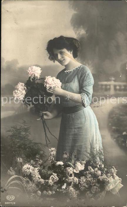 Foto EAS Nr. 3577/2 Frau Blumen