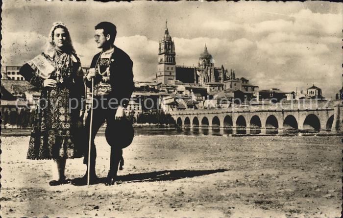 Salamanca Castilla y Leon Pareia de charros y vista general