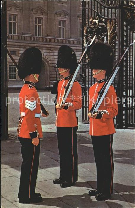 Leibgarde Wache Sentries Buckiingham Palace London