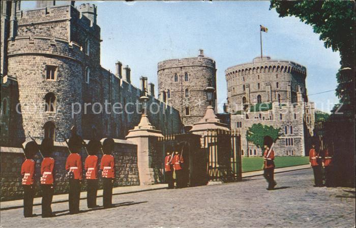 Leibgarde Wache Changing of the Guard Windsor Castle