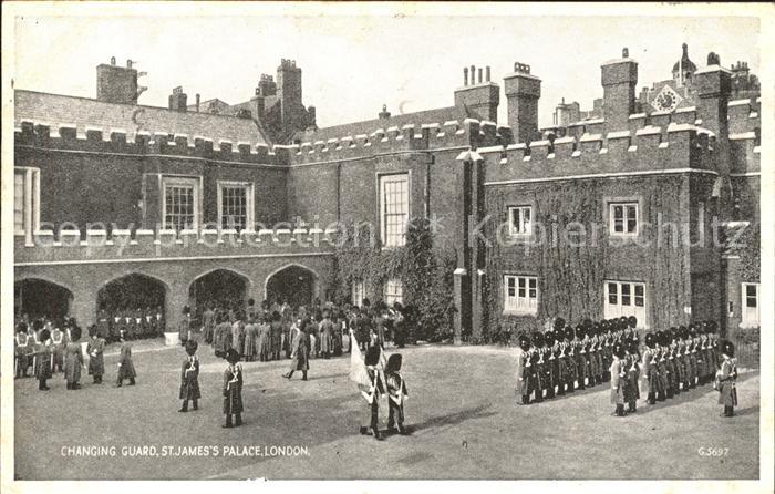 Leibgarde Wache Changing Guard St. James_s Palace Londo
