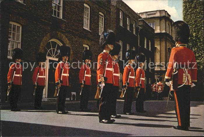 Leibgarde Wache Irish Guards Ambassador's Court St. Jam