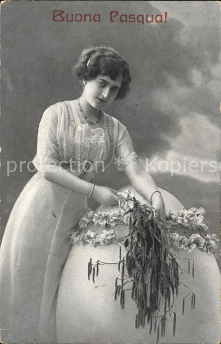 Ostern Easter Paques Frau Blumen Hasel Osterei