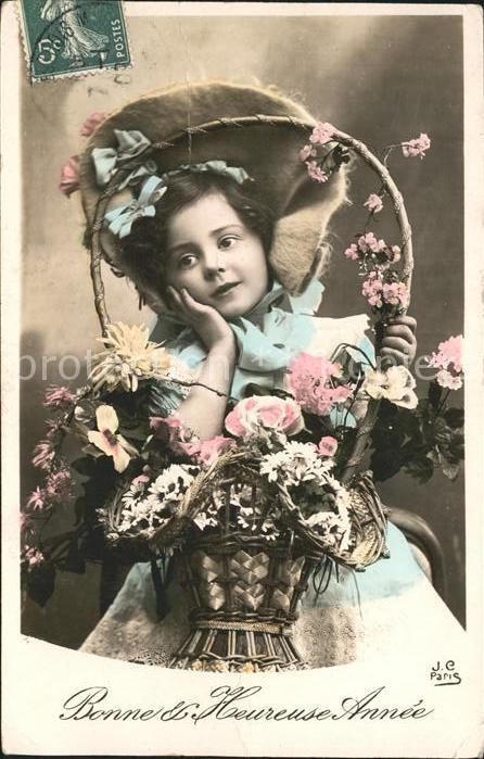 Kinder Child Enfants Maedchen Hutmode Blumen Korb Foto-JC-Paris