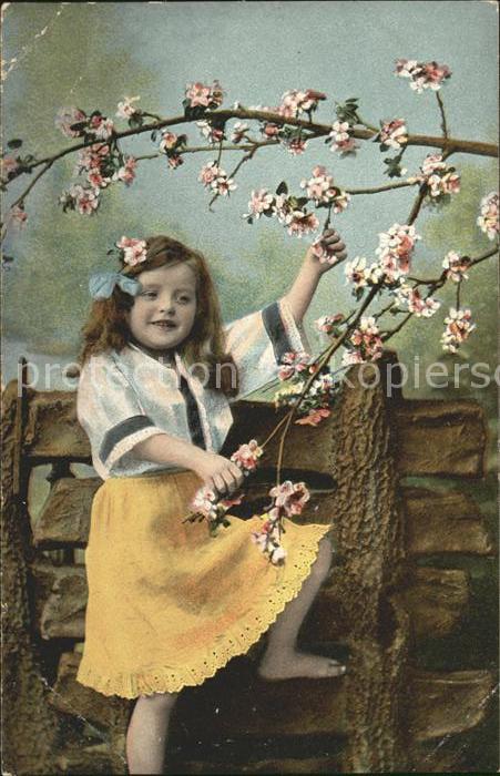 Kinder Child Enfants Maedchen Blumen