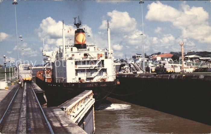 Schiffe Ships Navires Frachtschiff Barco de carga Canal de Panama Esclusas de Mi