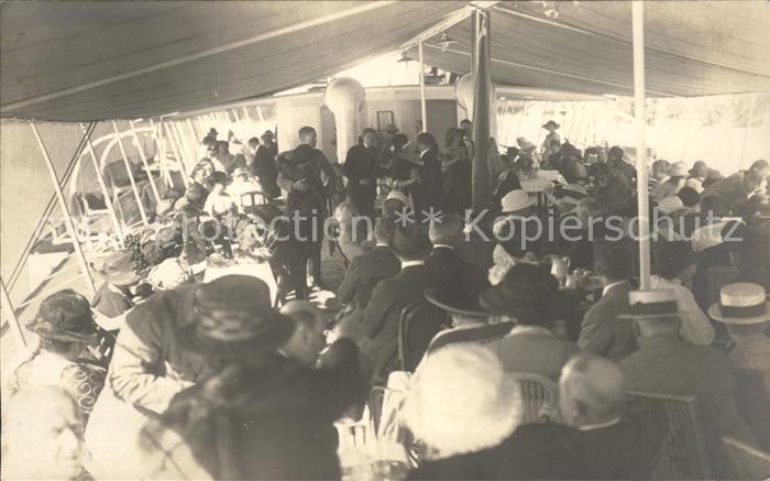 Vierwaldstaettersee SZ Dampferffahrt Touristen