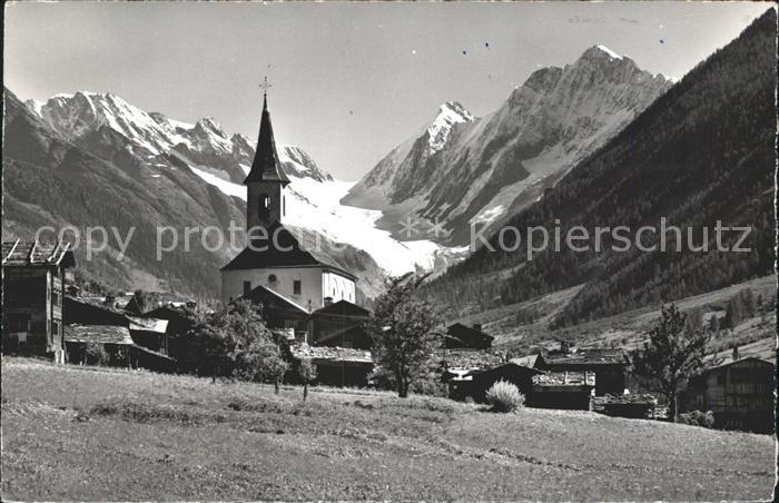 Kippel im Loetschental Kirche mit Sattelhorn und Schinhorn