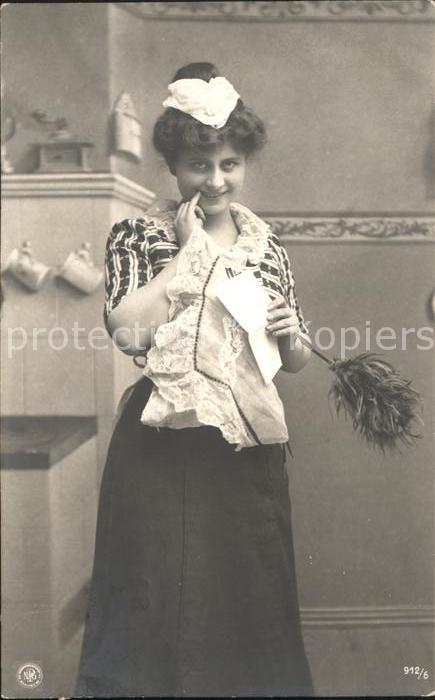 Foto NPG Nr. 912/6 Dienstmaedchen
